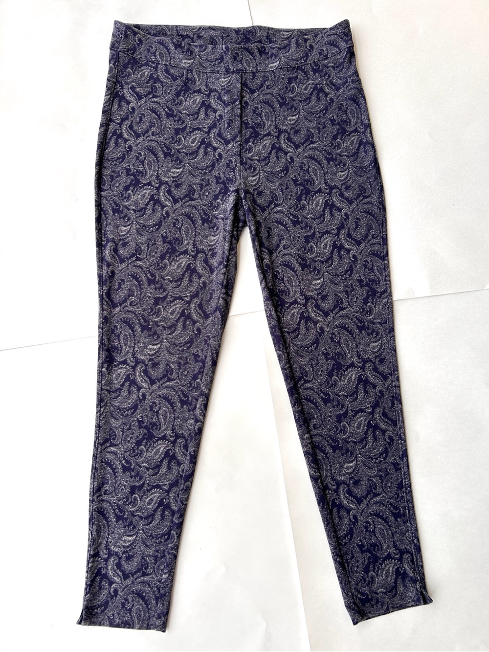 Chico’s Size 3R Navy Blue Paisley Stretch Slim Pull On Leggings | Rayon Blend